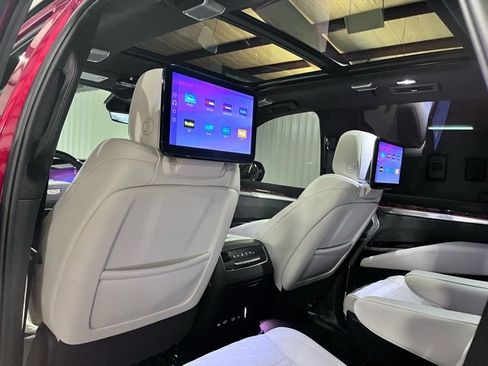 Used 2026 Cadillac Escalade Platinum Sport w/ LPO, ONYX Package image 13