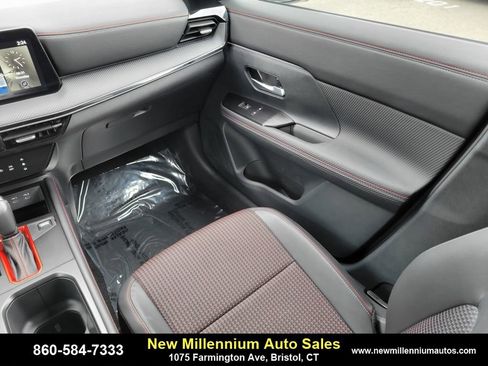 Used 2025 Nissan Kicks SR image 15