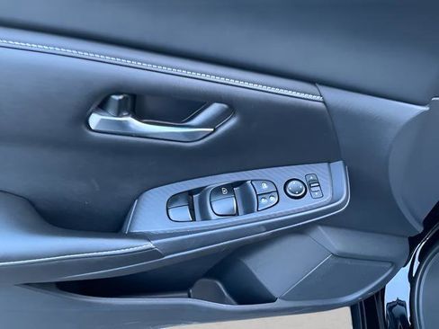 Used 2024 Nissan Sentra SV image 34