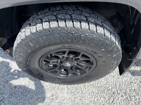 Used 2021 Toyota Tacoma SR5 w/ Technology Package AWD/4WD image 14