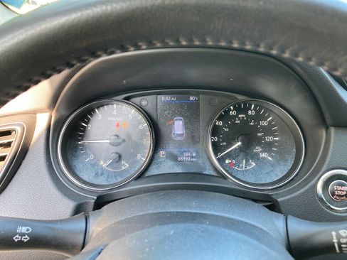 Used 2018 Nissan Rogue SV image 19