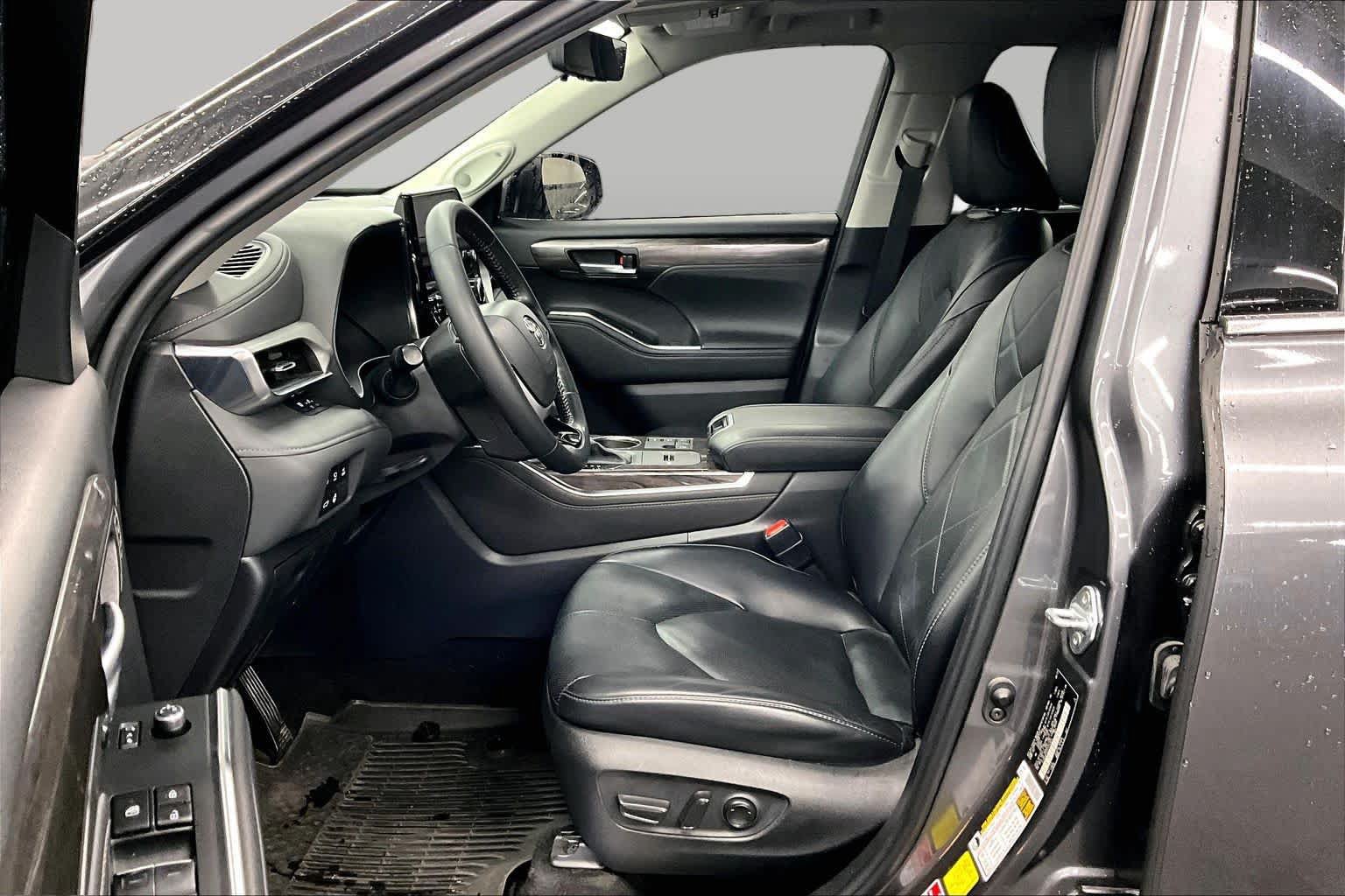 Used 2023 Toyota Highlander Platinum AWD/4WD image 7