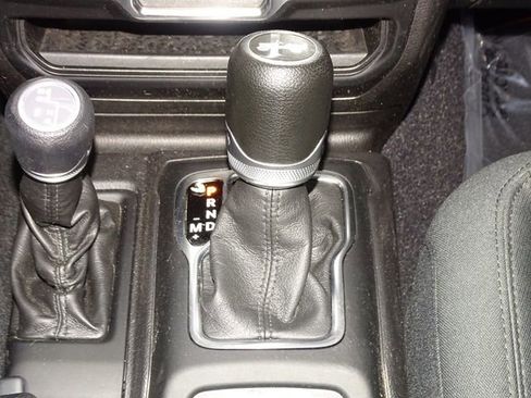 Used 2022 Jeep Wrangler Unlimited Sport image 38