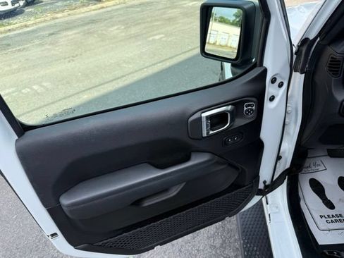 Used 2021 Jeep Wrangler Unlimited Sahara AWD/4WD image 17