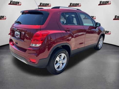 Used 2021 Chevrolet Trax LT w/ LT Convenience Package AWD/4WD image 3