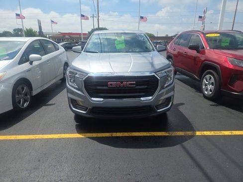 Used 2024 GMC Terrain SLE AWD/4WD image 2