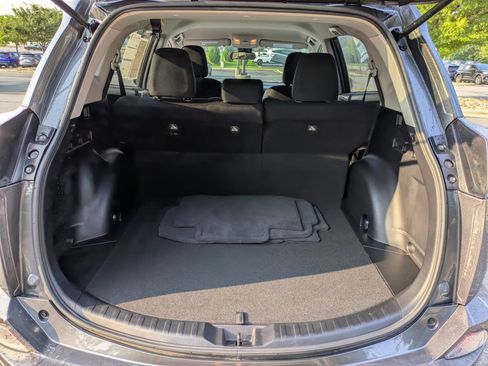 Used 2017 Toyota RAV4 LE FWD image 32