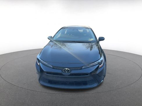 Used 2025 Toyota Corolla LE image 2