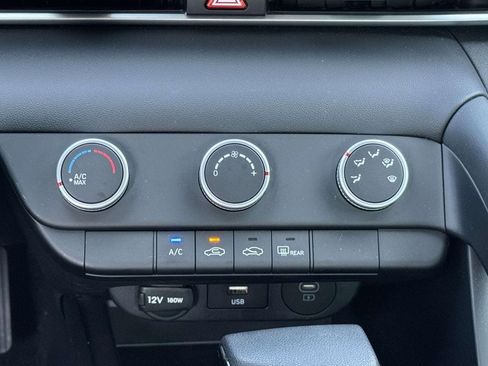 Used 2025 Hyundai Elantra SE FWD image 5