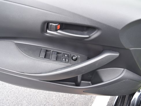 Used 2022 Toyota Corolla LE FWD image 13
