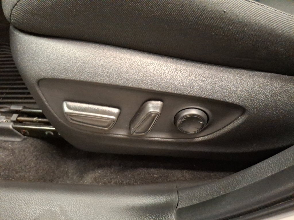 Used 2023 Toyota RAV4 XLE w/ Convenience Package AWD/4WD image 17
