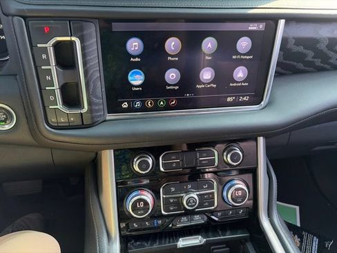 Used 2021 GMC Yukon Denali w/ Denali Premium Package AWD/4WD image 8