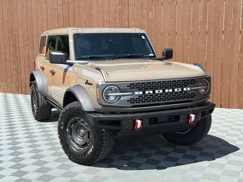 Used 2025 Ford Bronco Badlands w/ Sasquatch Package AWD/4WD image 10