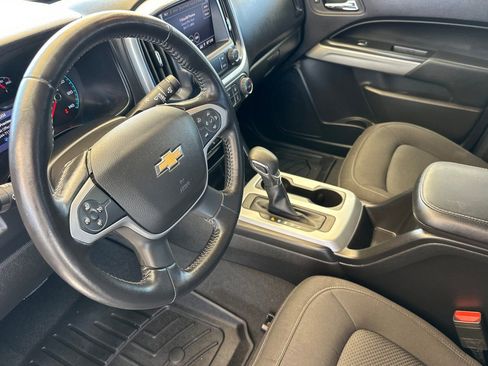 Used 2022 Chevrolet Colorado LT w/ LT Convenience Package image 10