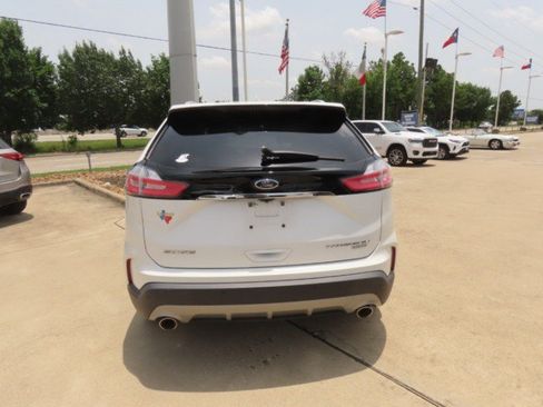 Used 2020 Ford Edge Titanium FWD image 11