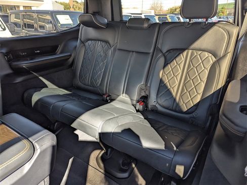 Used 2022 Jeep Grand Wagoneer Series III image 33