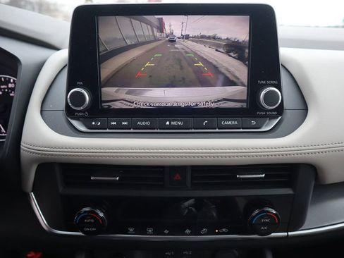 Certified 2025 Nissan Rogue SV image 19