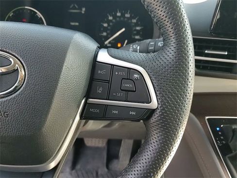 Used 2024 Toyota Sienna XLE image 15