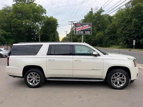 Used 2015 GMC Yukon XL SLT w/ Open Road Package AWD/4WD image 3