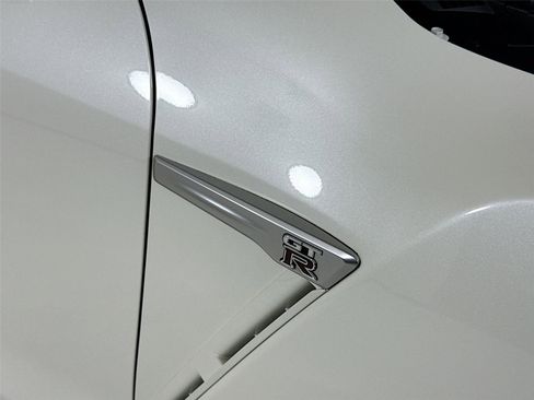 Used 2020 Nissan GT-R Premium image 31