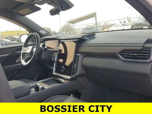 Certified 2025 GMC Acadia Denali w/ Super Cruise Package image 30