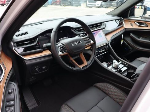 New 2025 Jeep Grand Cherokee Summit image 14