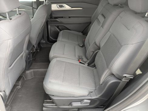 Used 2025 Ford Explorer Active AWD/4WD image 18