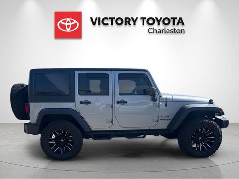 Used 2018 Jeep Wrangler Unlimited Sport AWD/4WD image 6