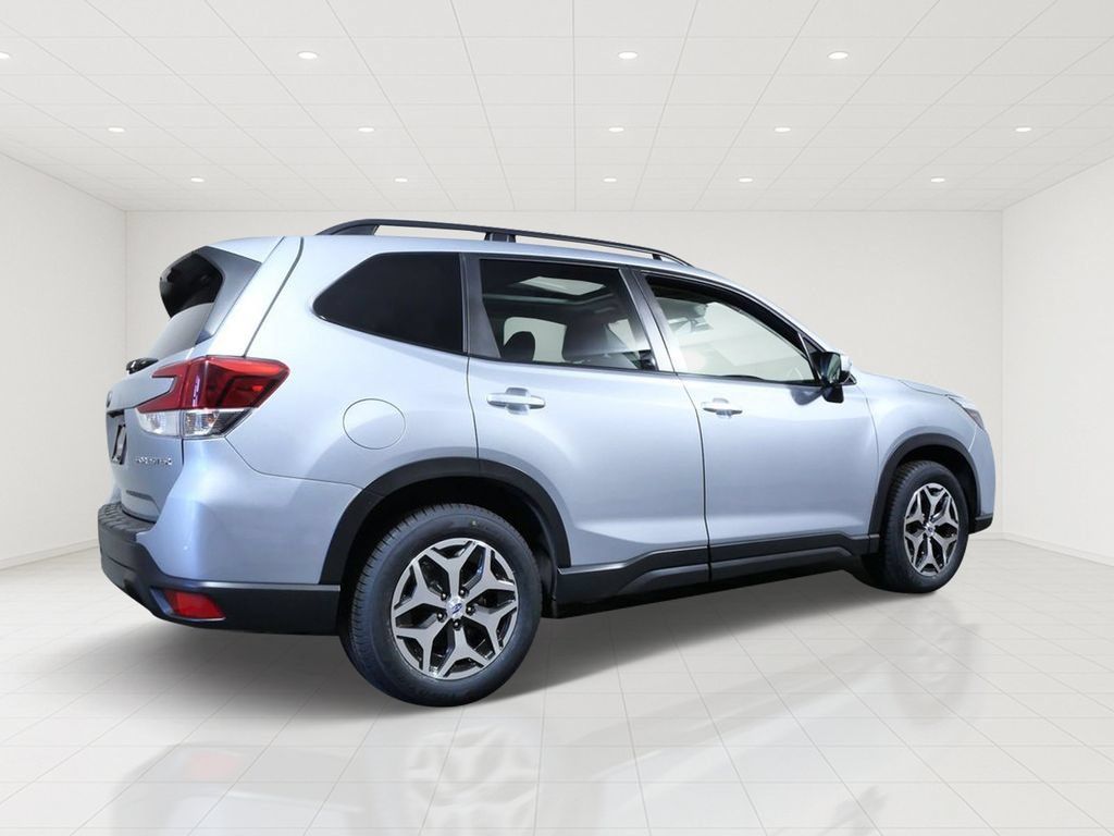 Used 2020 Subaru Forester Premium AWD/4WD image 6