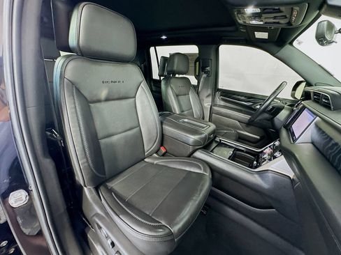 Used 2021 GMC Yukon XL Denali w/ Denali Ultimate Package AWD/4WD image 32