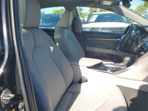 Used 2019 Toyota Camry SE image 29