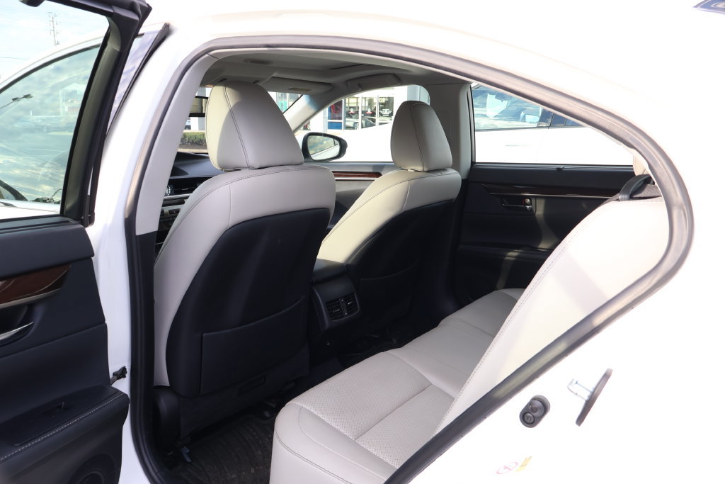 Used 2014 Lexus ES 350 w/ Ultra Luxury Package FWD image 32