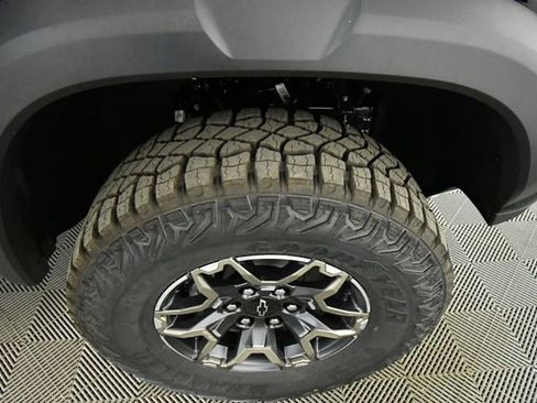 New 2026 Chevrolet Colorado ZR2 w/ Technology Package image 17
