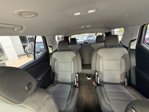 Used 2018 Chevrolet Traverse LT FWD image 10