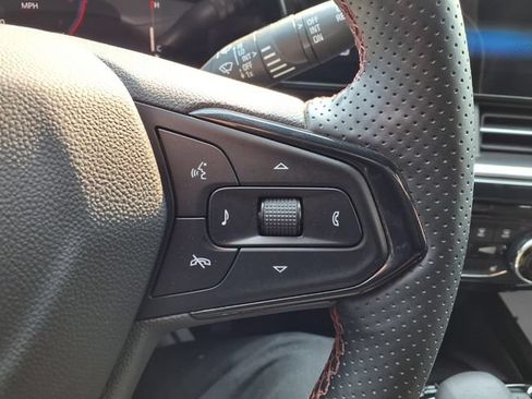 Used 2025 Chevrolet Trax RS w/ Sunroof Package FWD image 34