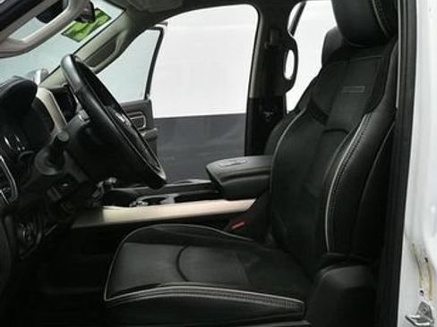 Used 2024 RAM 2500 Laramie AWD/4WD image 9