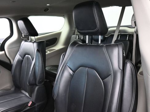 Used 2023 Chrysler Pacifica Touring-L FWD image 29