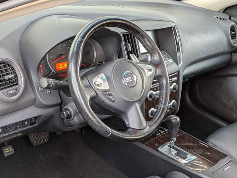 Used 2011 Nissan Maxima 3.5 SV w/ Premium Pkg image 2