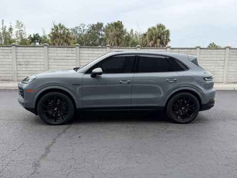 Certified 2025 Porsche Cayenne Coupe AWD/4WD image 2