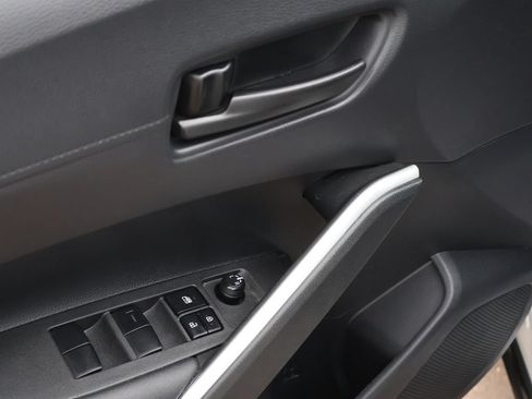 Used 2022 Toyota Corolla Cross LE FWD image 43