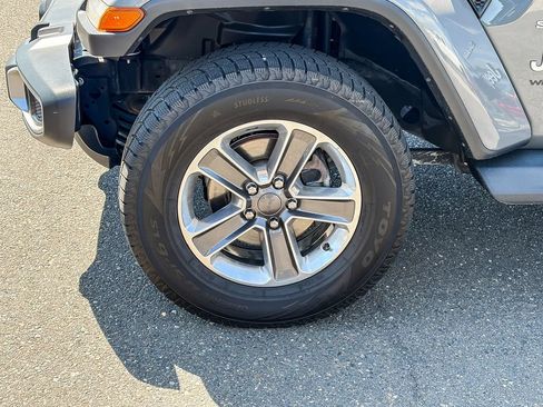 Used 2019 Jeep Wrangler Unlimited Sahara AWD/4WD image 7