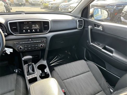 Used 2022 Kia Sportage LX image 17