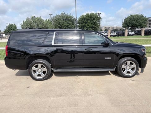 Used 2019 Chevrolet Suburban LT RWD image 3