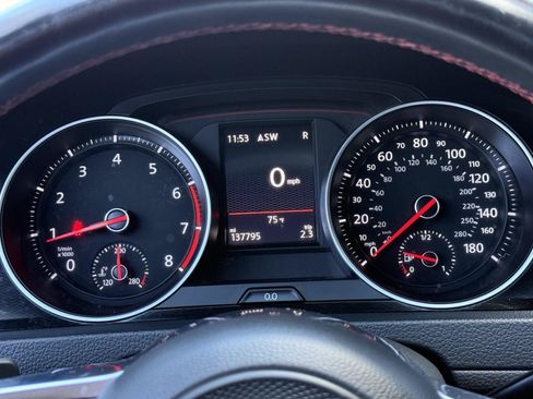 Used 2017 Volkswagen GTI SE FWD image 29