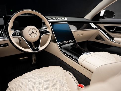 Used 2024 Mercedes-Benz S 580e 4MATIC Sedan w/ AMG Line image 2