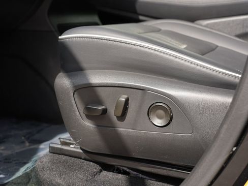 Used 2025 Buick Enclave Preferred image 15