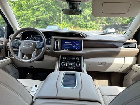 Used 2021 GMC Yukon Denali w/ Advanced Technology Package AWD/4WD image 32