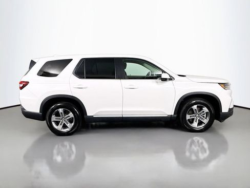 Used 2025 Honda Pilot EX-L image 8