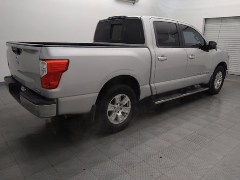 Used 2018 Nissan Titan SV image 10