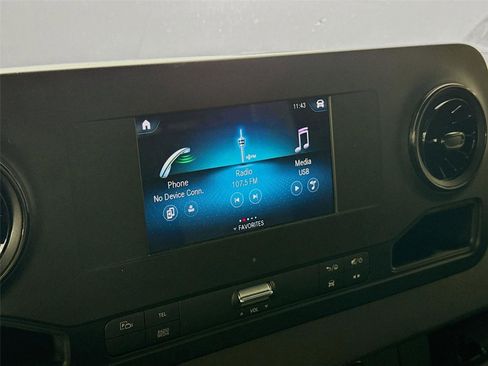 Used 2024 Mercedes-Benz Sprinter 2500 image 7